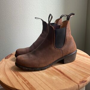 Heeled Chelsea blundstones